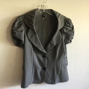 Windsor blazer. Gray. With short sleeves